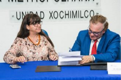 Firma del Convenio de colaboración Asamblea de  Condóminos de Escocia # 29, Dra. Claudia Mónica Salazar  Villava, Secretaria de la UAM Xochimilco y el Dr. Salvador  Duarte Yuriar